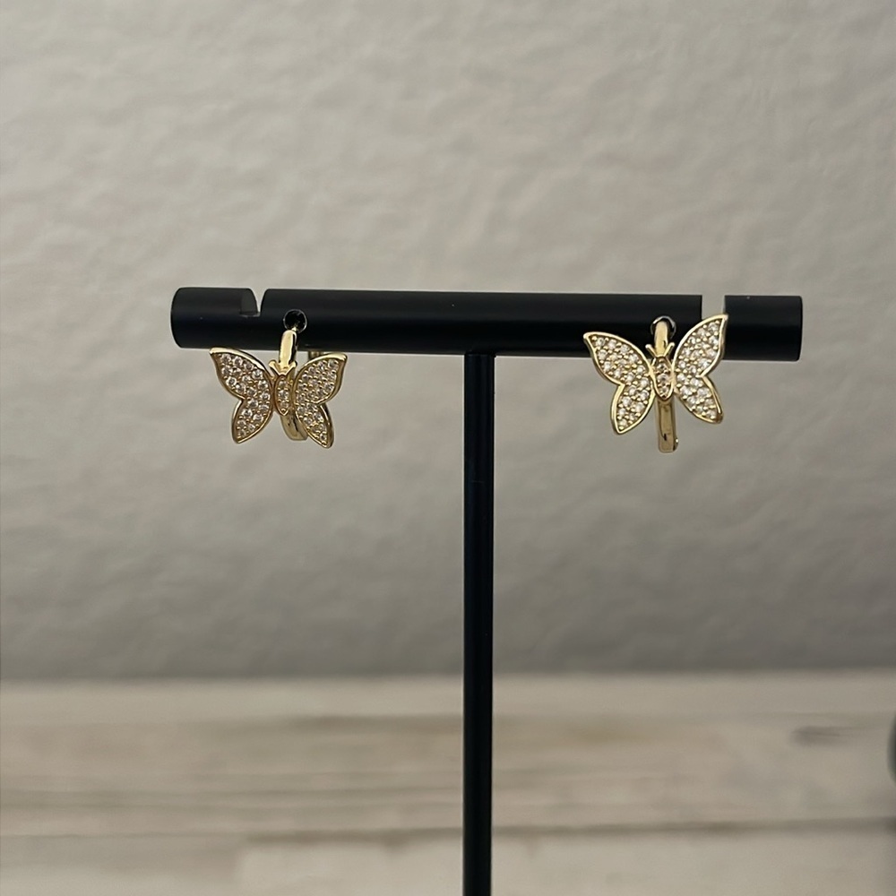 ✨ Vermeil Moissanite Pavé Butterfly Huggie Hoop Earrings - Picture 5 of 5